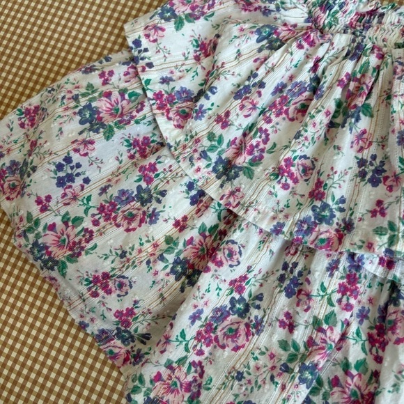 Floral ruffles skirt with built in shorts. Girl size 7 - Picture 5 of 12